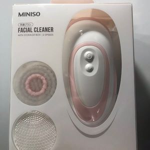 Facial cleaner